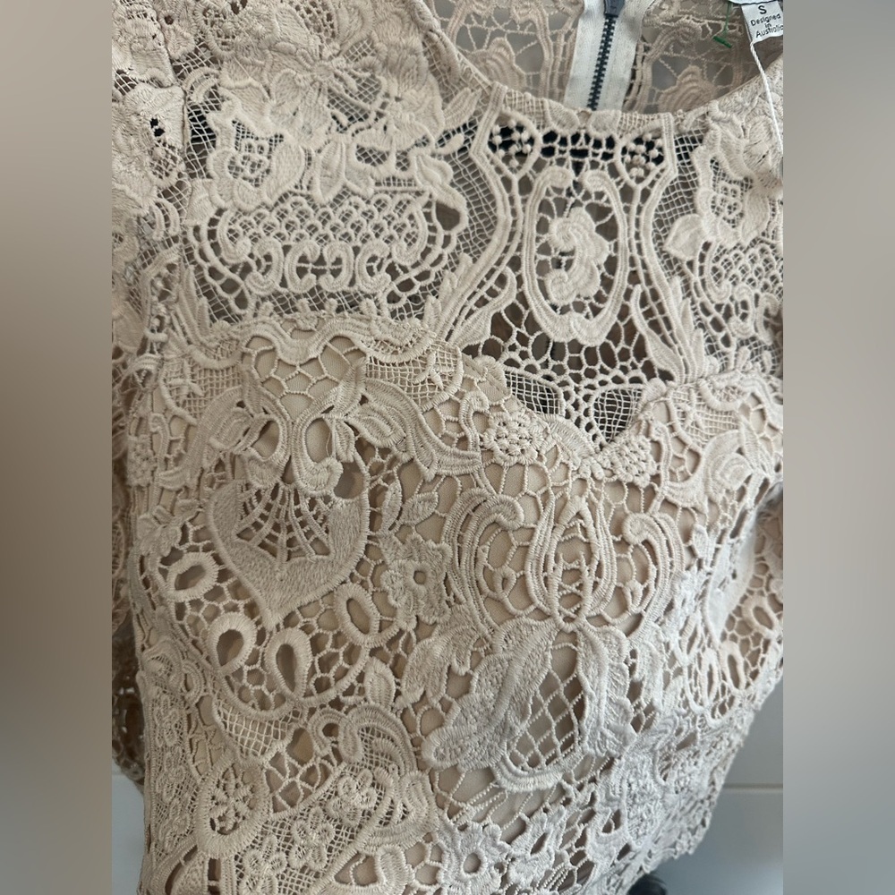 Lace Crop Top - Picture 2 of 3